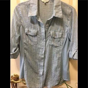 Woman’s button up top